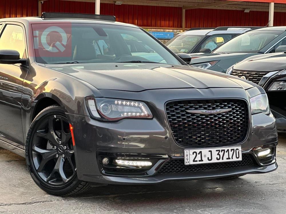کرایسلەر 300